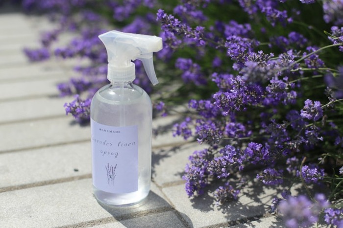 Lavendelspray gör sängkläder blommor doft våren