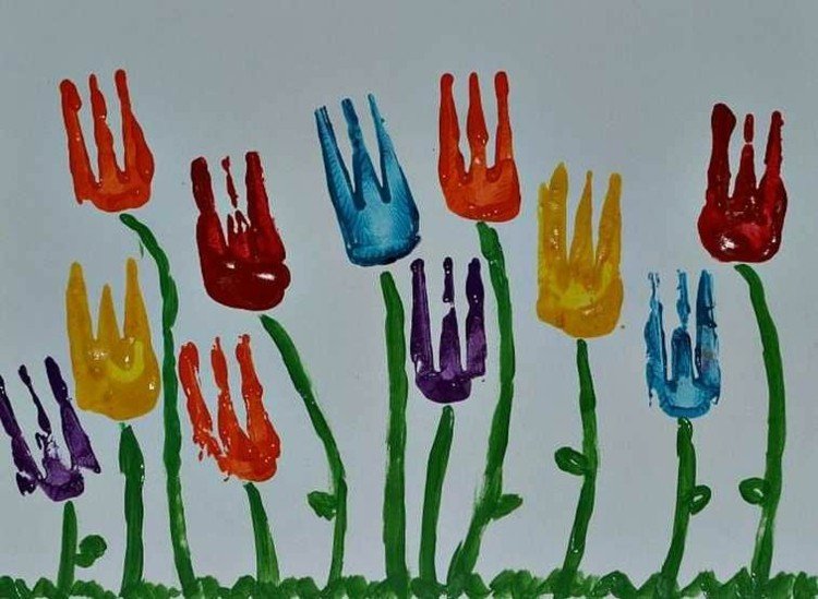 Enkel målningsteknik för små barn - Skriv ut tulpaner på våren med gafflar