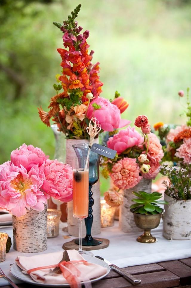 färska blommor bord bord dekoration lyktor romantisk tappning