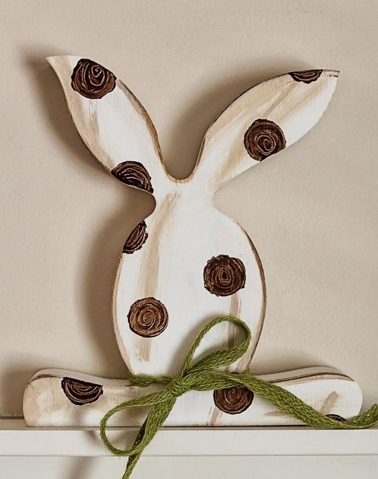 vår-dekoration-trä-påsk-kanin-gör-det-själv-dekorera-mantelpiece