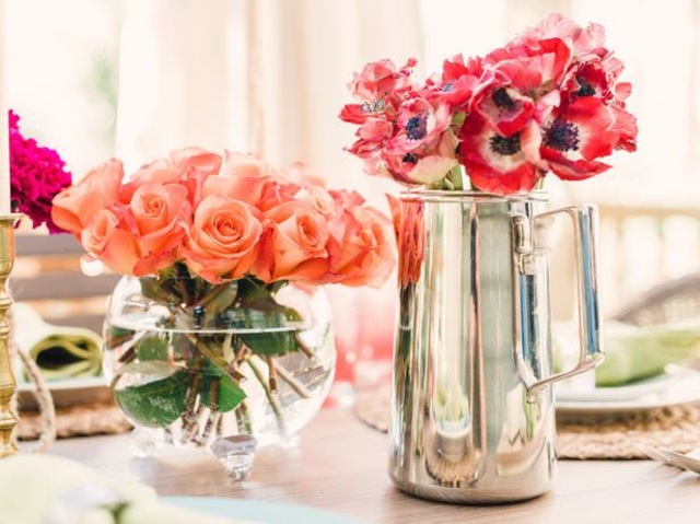 romantiska vintage stil blommor bord rosor