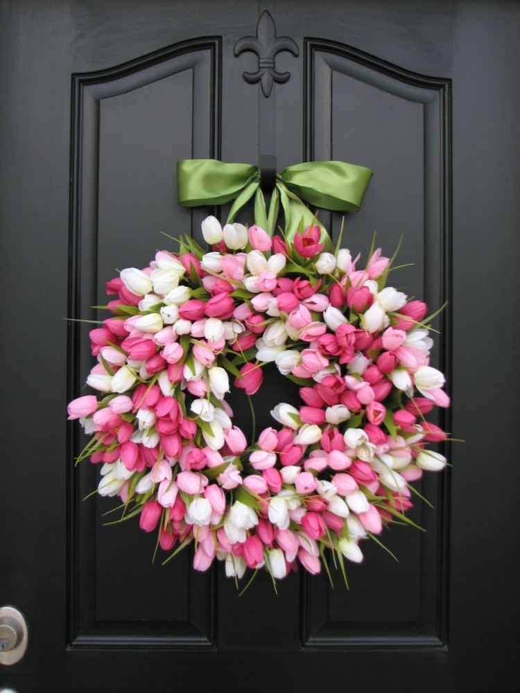 vårdekoration-gör-det-själv-pyssel-turkos-krans-tulpaner-konstgjord-vit-rosa-rosa-fräsch