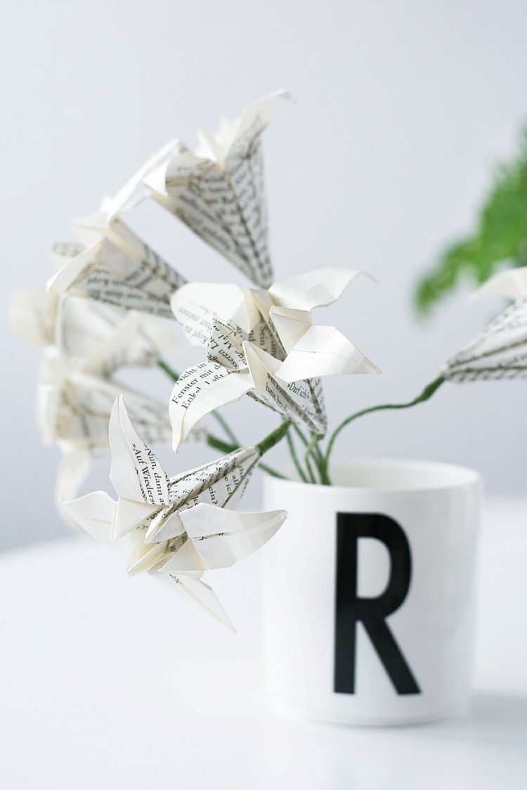 origami blommor vik boksidor pappersvas vårdekoration själv