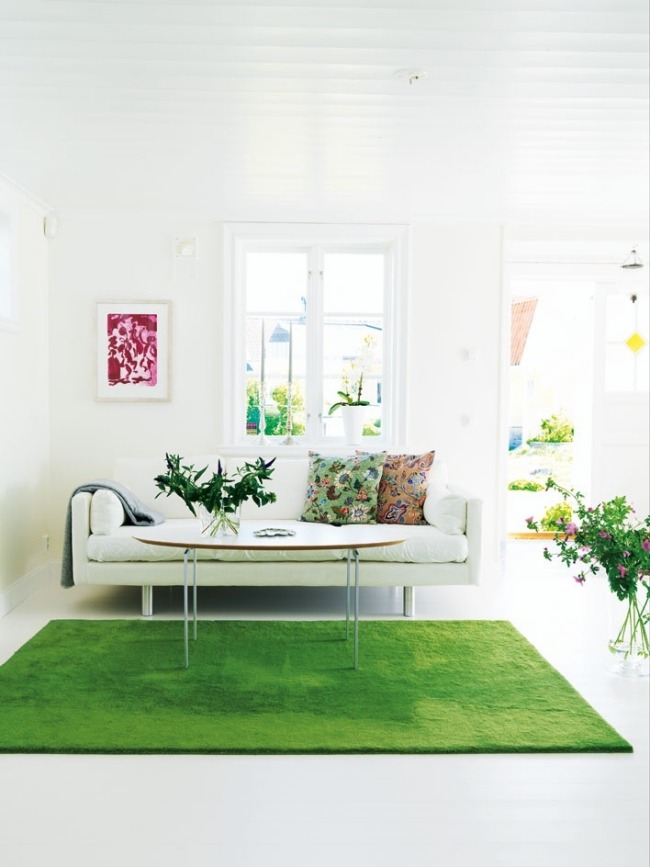 färger i vardagsrummet gröna vita mattblommor