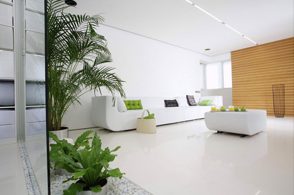 färger i vardagsrummet vita gröna växter minimalistiska