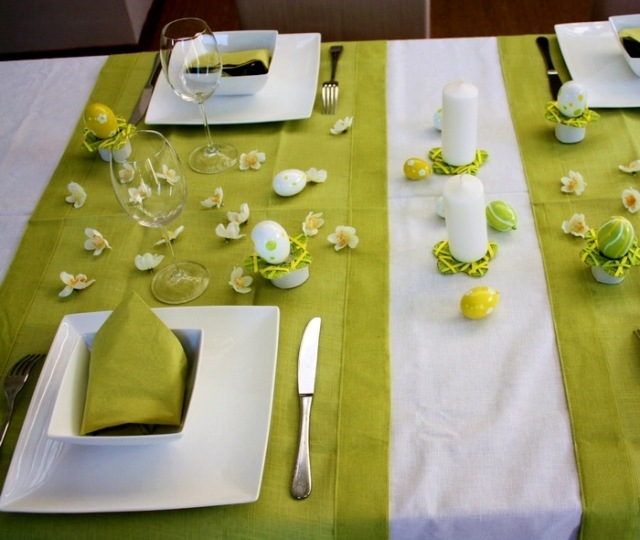 bordsdekoration idéer påsk lime gröna servetter bordslöpare ljus