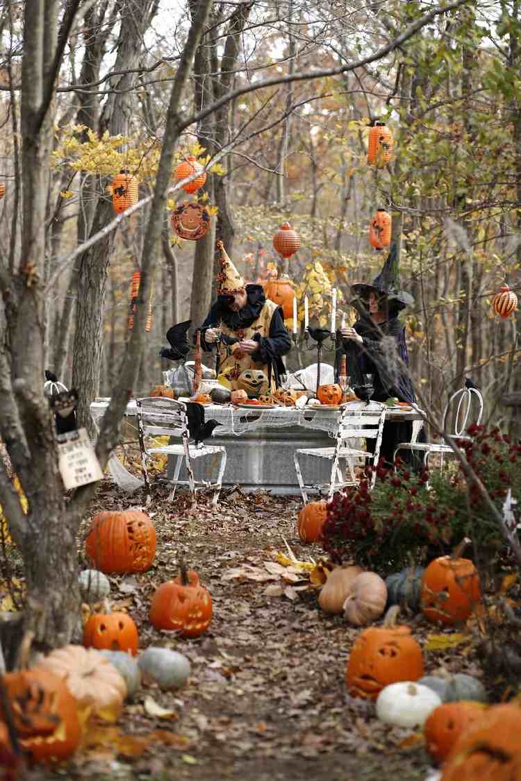 Höstdekorationsidéer-trottoar-trädgård-fest-pumpa-papper-lampor