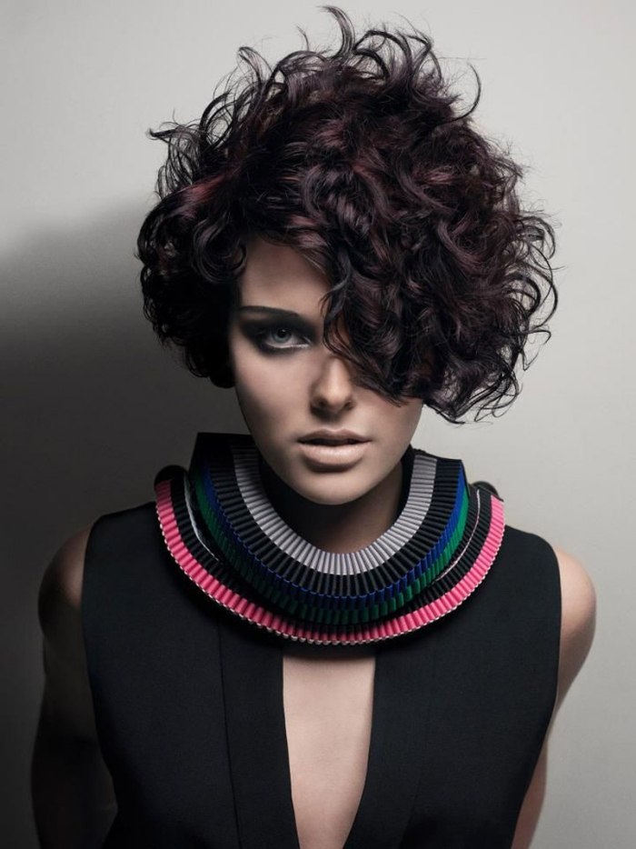 kort-medellång-frisyr-med-naturliga-lockar-styling-idéer-2015