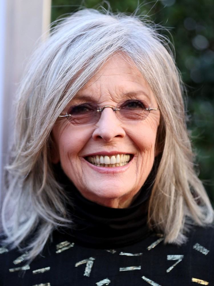 Diane Keaton frisyr medelstora lager av grått hår