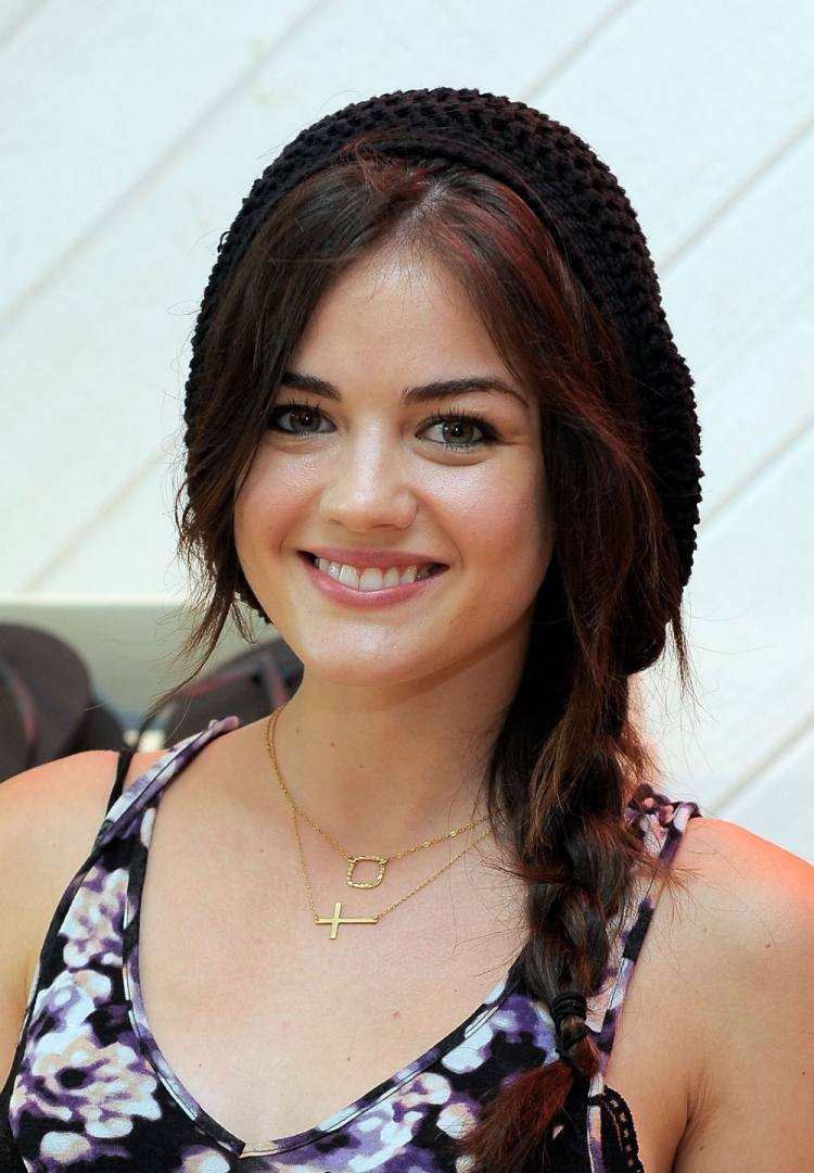 frisyrer-hattar-idéer-lucy-hale-fläta