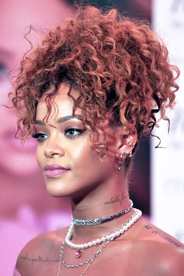 Pin upp naturliga lockar som Rihanna