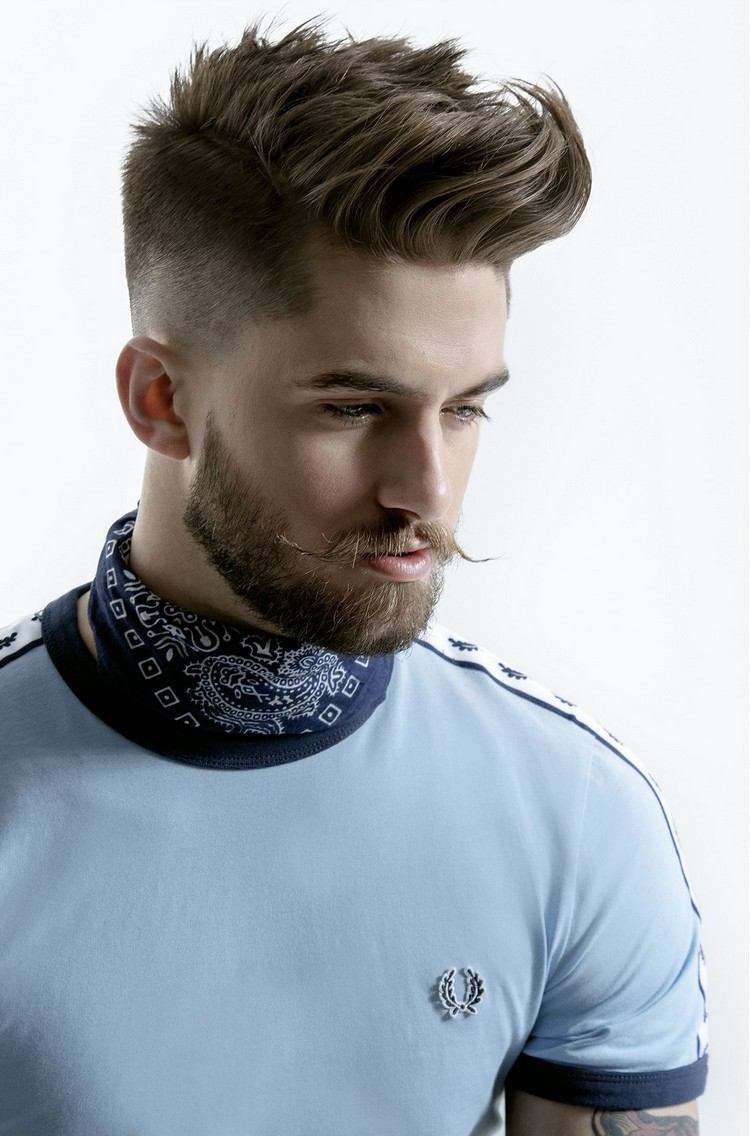 frisyrtrender-män-kort frisyr-underskuren-övergång-skägg-mustasch