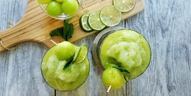 Frysta cocktails med melon, mynta och lime