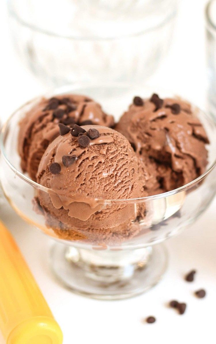 Proteinrik chokladglass gör fryst yoghurt själv utan glassmaskin