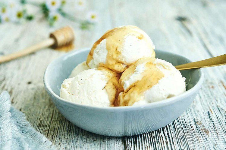 Gör vaniljglass med lågt kaloriinnehåll fryst yoghurt själv utan ismaskin