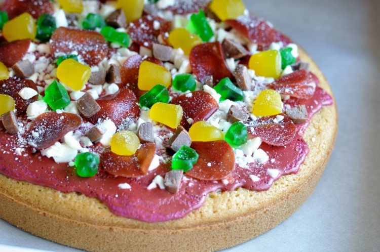 Fruktgummipaj-pizza-rolig-idé-efterrätt