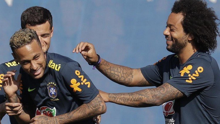 marcelo brazil real madrid med carpe diem tatuering på underarm med neymar
