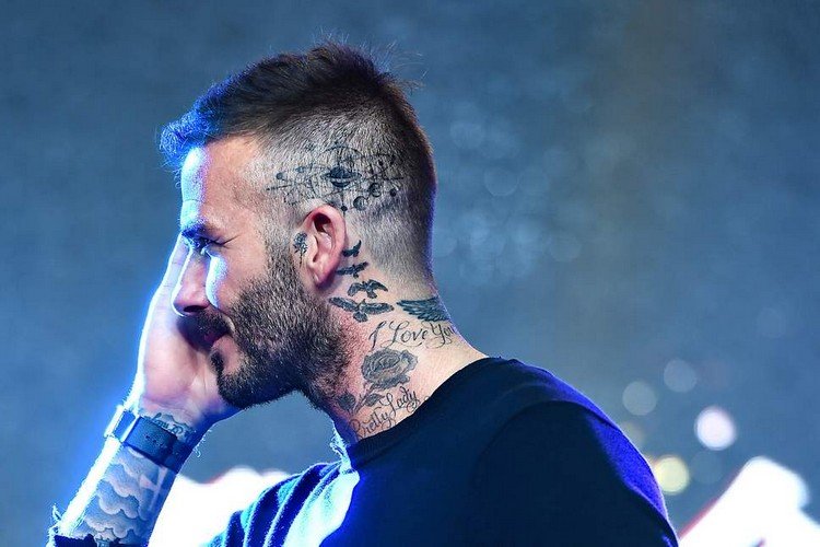 huvudtatueringar med planeter av David Beckham och tatueringar på halsen med ros