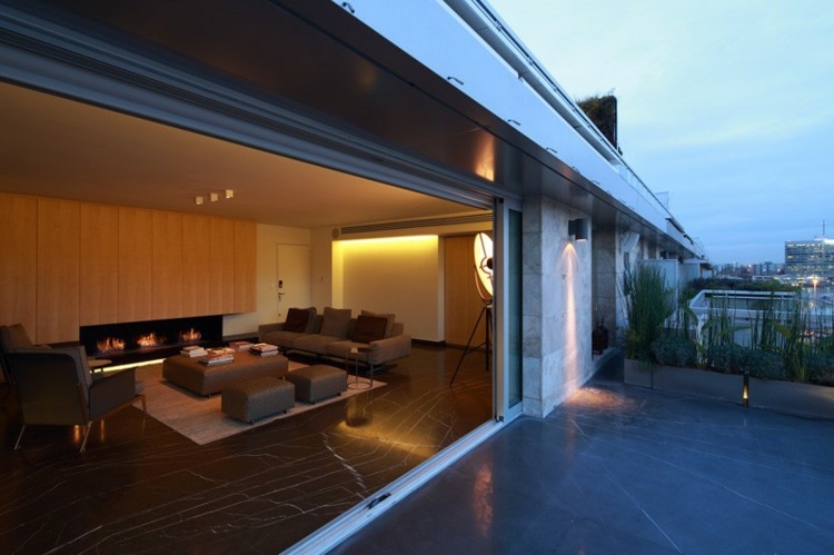 marmor svart vardagsrum design lägenhet indirekt belysning
