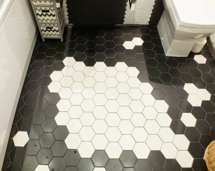 klinkergolv svartvitt hexagonformat badrum