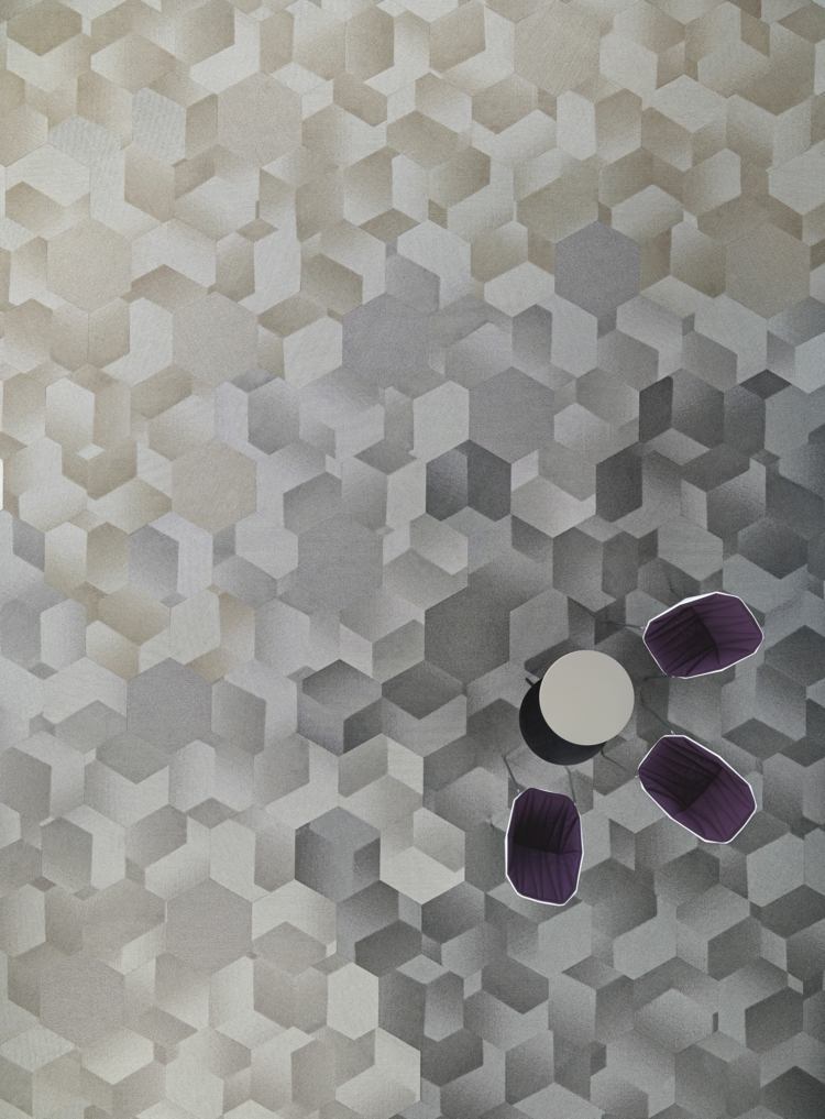 golvplattor design tex grå beige stolar lila