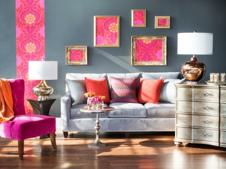 fuchsia-färg-fåtölj-soffa-kasta kudde-tapet-bild-lampa