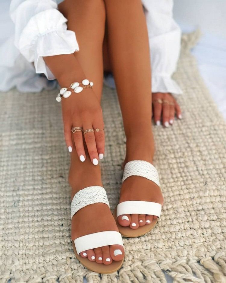 vitt nagellack trend coola sommarfärger tånaglar