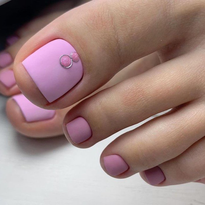 Hur man målar tånaglar instruktioner nagellack färger trender sommaren 2021