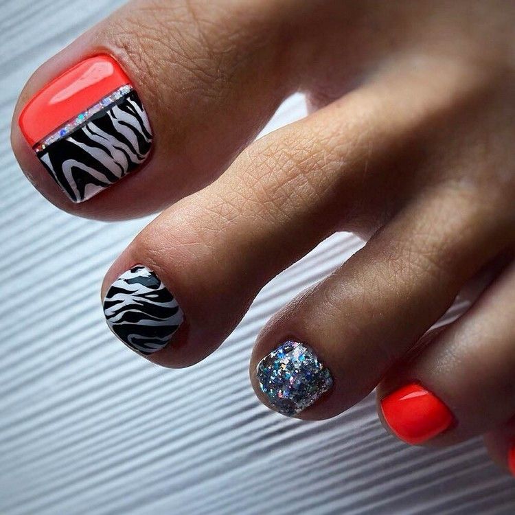 Måla tånaglar glitter zebra spik design instruktioner