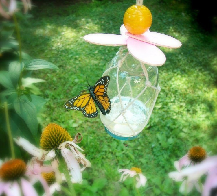 matplats-fjärilar-barn-pyssel-garn-blomma-hängande-trädgård