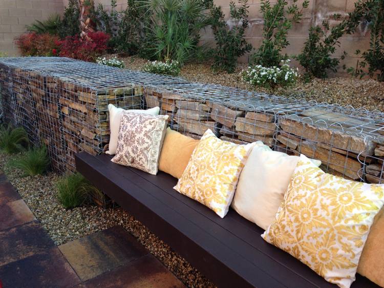 Gabion vägg-trädgård-design-bänk-sandsten-platta-kudde-modern-dekorativ