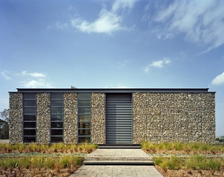gabion vägg-gabion staket-modern-trädgård-design-modern-arkitektur-hus-ziergraeser