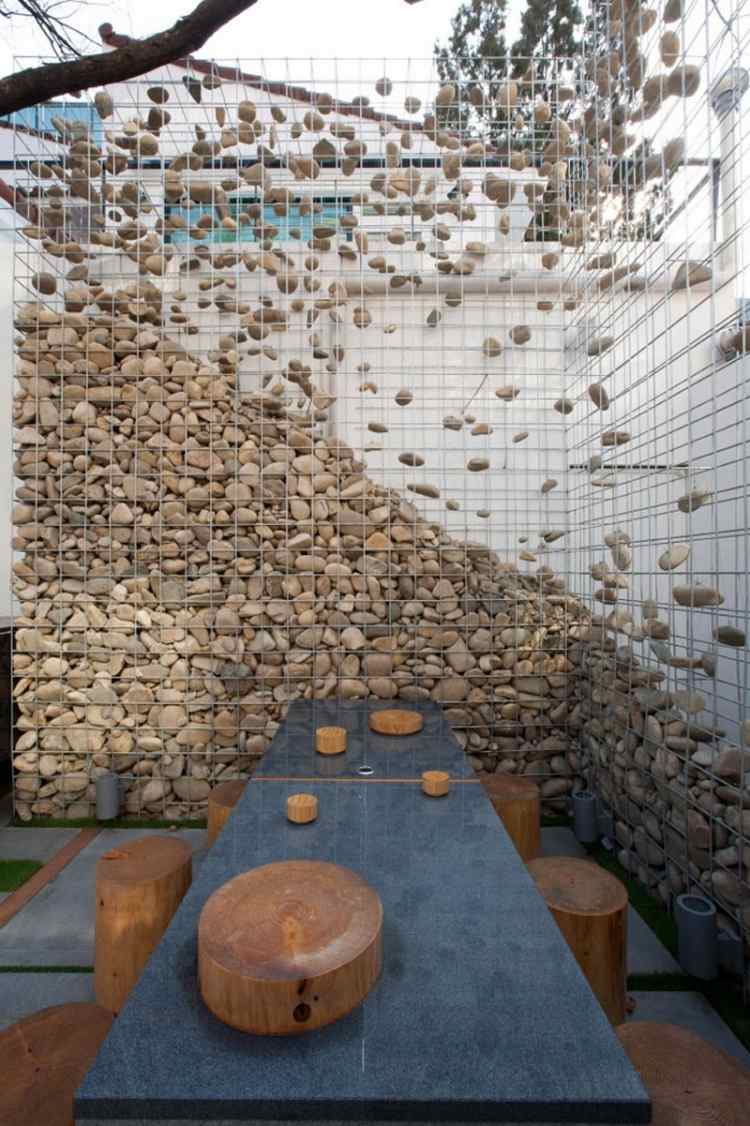 gabion vägg-gabion staket-modern-trädgård-design-trädgård dekoration-stenar-sekretess-skydd-luftig