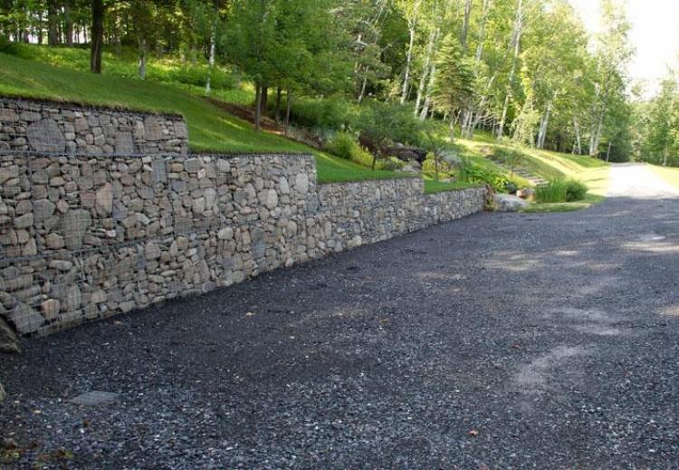 gabion vägg-gabion staket-modern-trädgård-design-terrasserad-fastighets-hållande vägg-sluttning