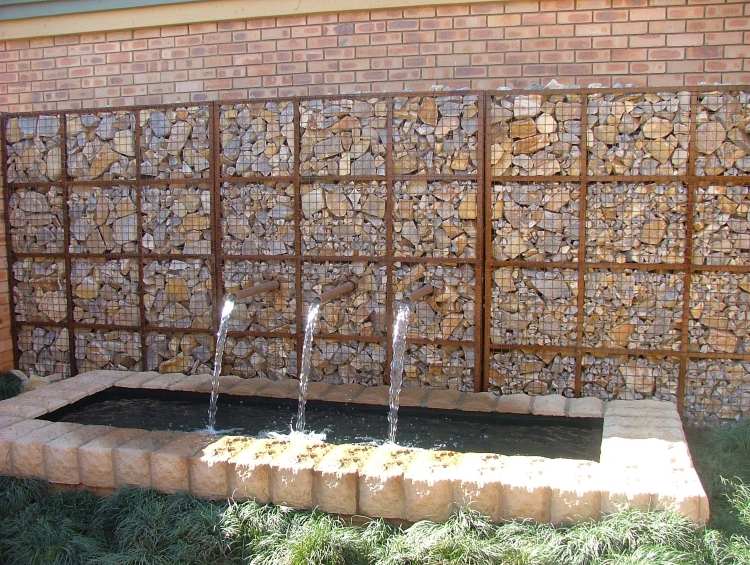 gabion vägg-gabion staket-modern-trädgård design-vatten funktion-corten stål-vattenkälla