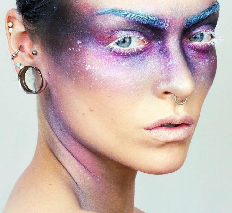vita ögonfransar blå ögonbryn galaxy look make-up
