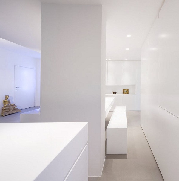 helt vit-minimalistisk-interiör