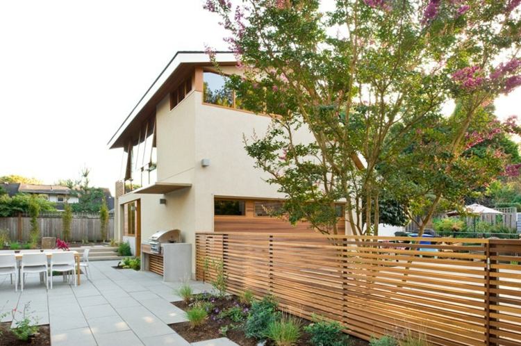 garage lägenhet trädgård design staket terrass