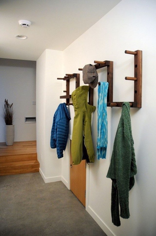 trä-vägg-garderob-bygg-själv-idé