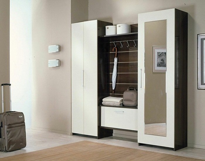 svart-vit-design-möbler-i-korridoren