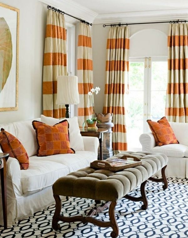 orange vitt vardagsrum gardiner gröna möbler färg