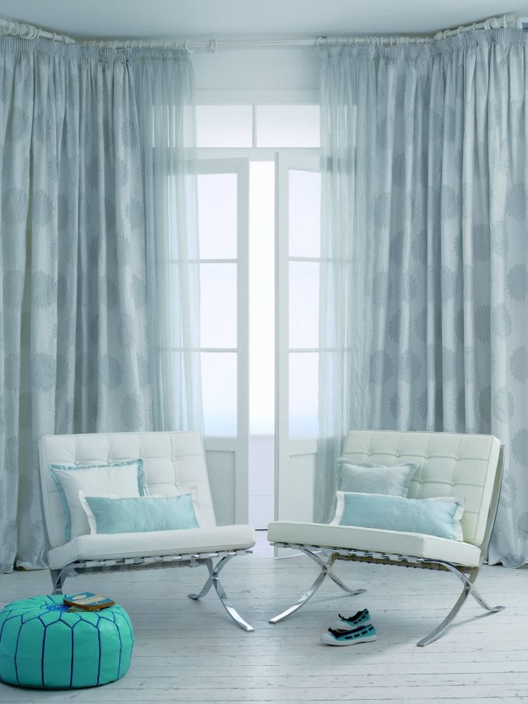 gardiner-nära-gardiner-idéer-gardinstång-gardinkrokar-vit-öm-blå-modern