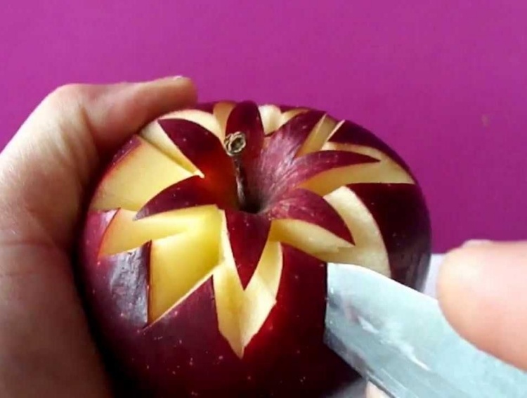garnera-dekorera-mat-frukt-äpple-carving-dessert