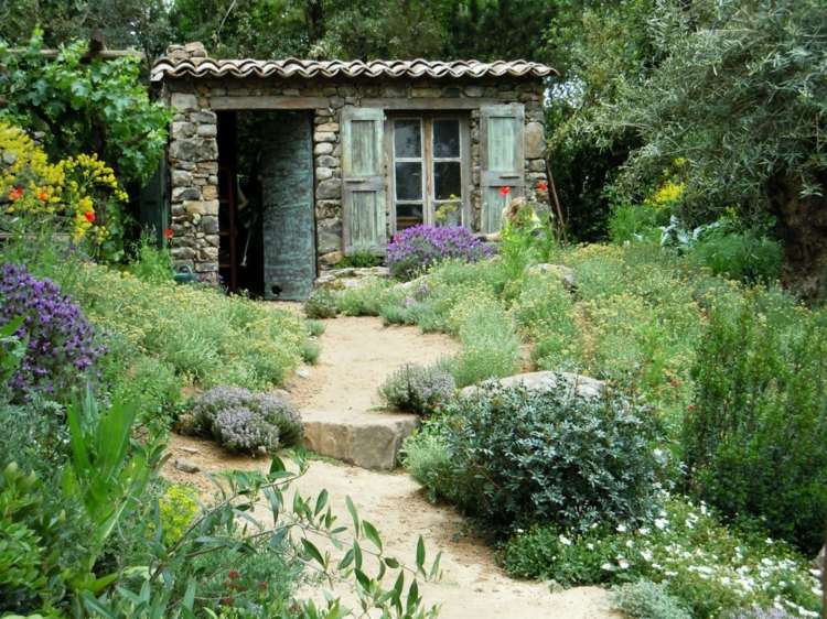 trädgård-skapa-romantisk-skjul-sten-medelhavs-naturlig