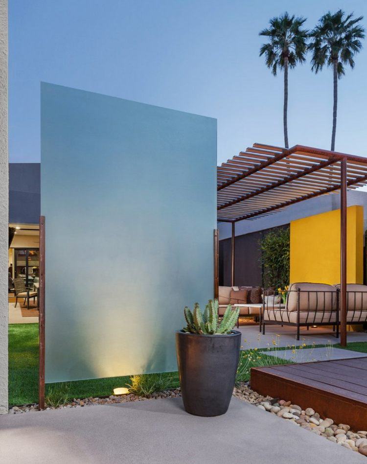 belysning trädgård integritetsskydd planter pergola modern lounge
