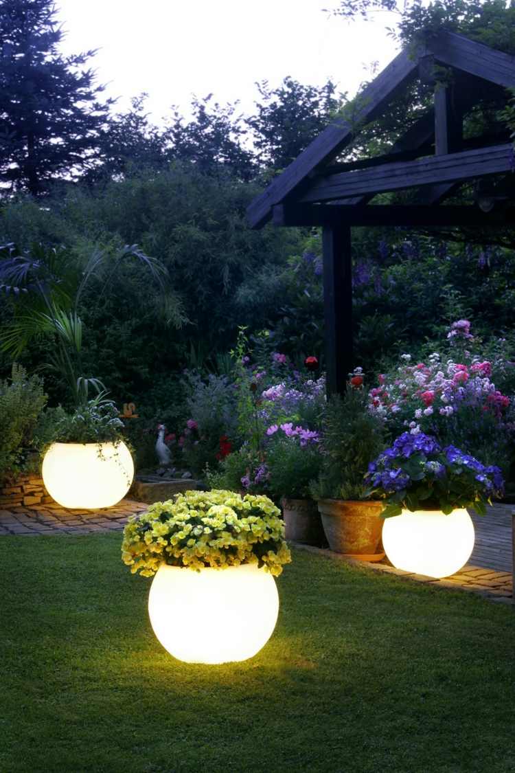 trädgård belysning blomkruka lampa kapell gräsmatta