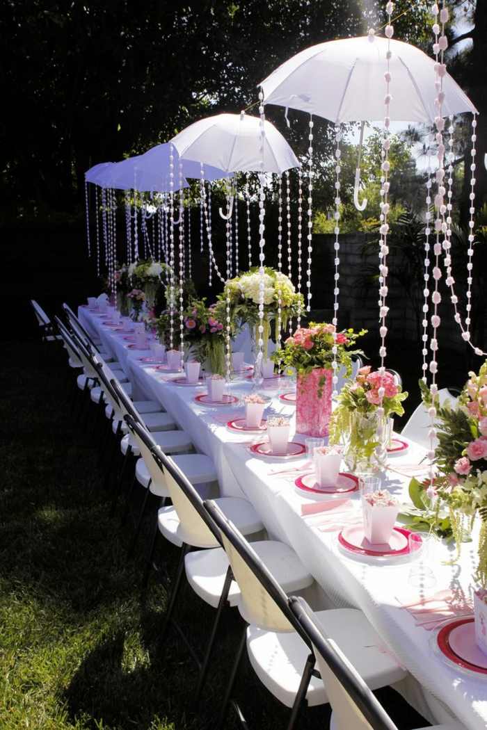 trädgård brud fest bord dekoration paraplyer vit romantisk