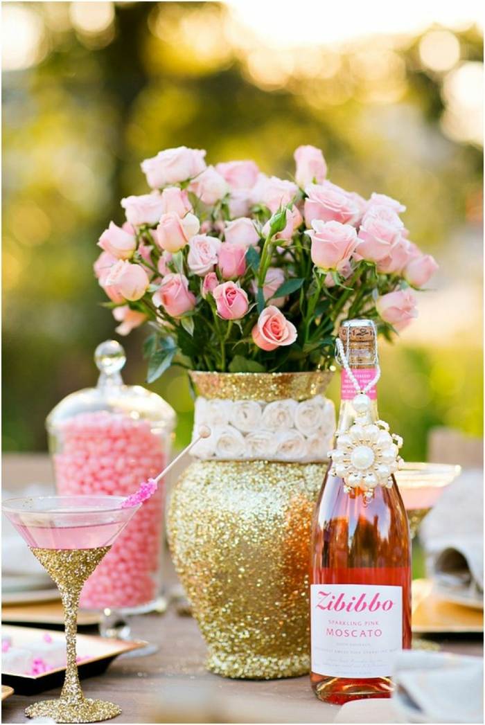 trädgård brud fest bord dekoration vas guld rosor