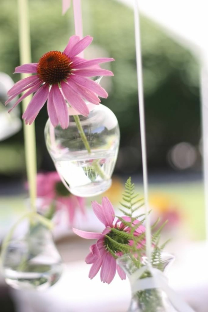 vaser glashängande blomma rosa trädgårdsfest brud deco