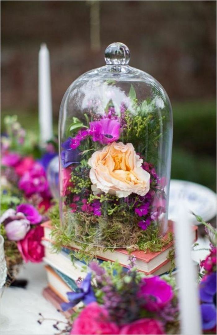 blomsterarrangemang rosor rosa lila klockburk bordsdekorationer brudfest
